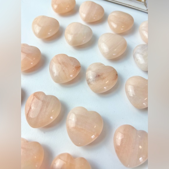 One Peach Aventurine Mini Heart Crystal Pocket Stone Crystal Carving Healing Gem - Picture 9 of 10